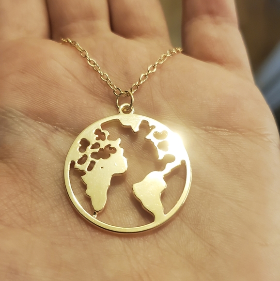 NWOT Gold Globe Map Necklace - Picture 3 of 16